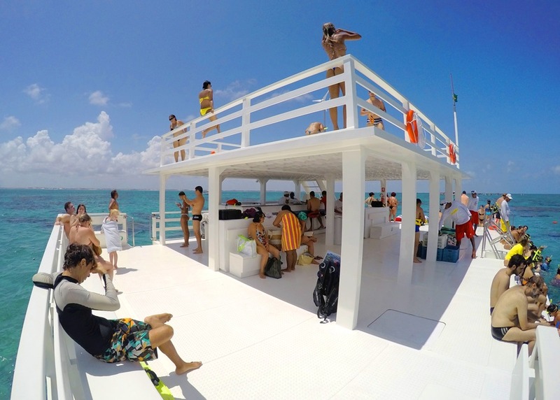 Praia de Maracajaú con Lancha
